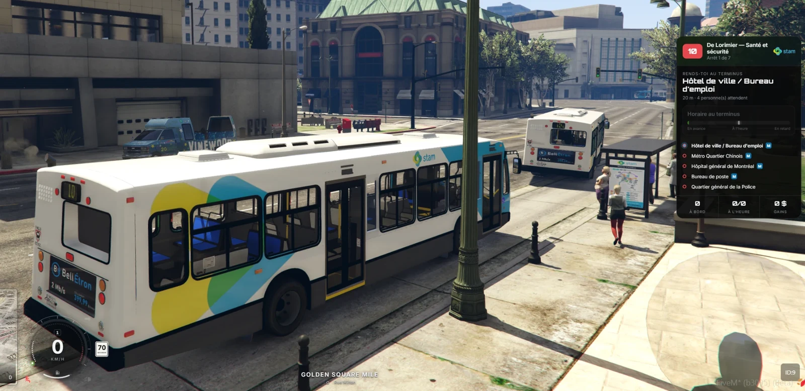 Un autobus urbain STAM en approche de son arrêt